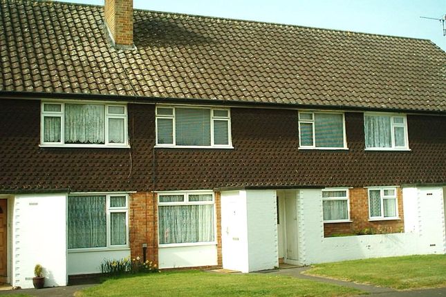 Thumbnail Flat to rent in Wylands Road, Langley, Berkshire