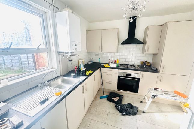 228, Priory Road, WELLINGBOROUGH photo 2