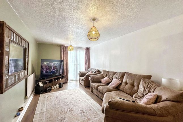 5, Neville Court, Washington photo 2