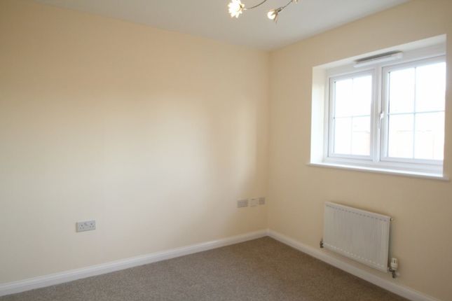 5, Diamond Jubilee Close, Gloucester photo 4