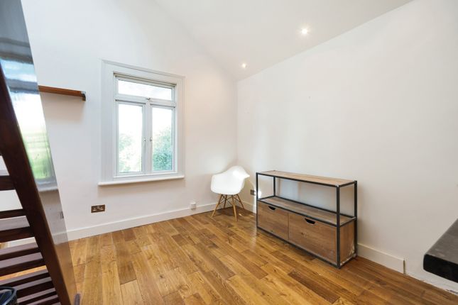 Flat 2, 62 Madeira Road, LONDON photo 4
