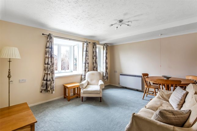 28, Canterbury Court, Dorking photo 2