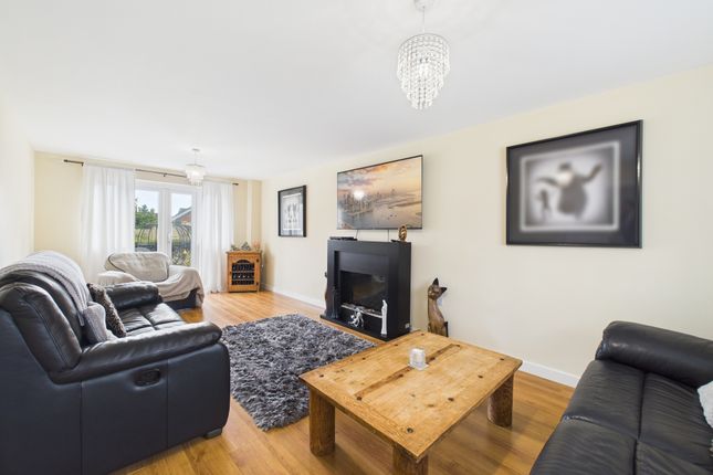 29, Rivenhall Way, Hoo, Rochester photo 3