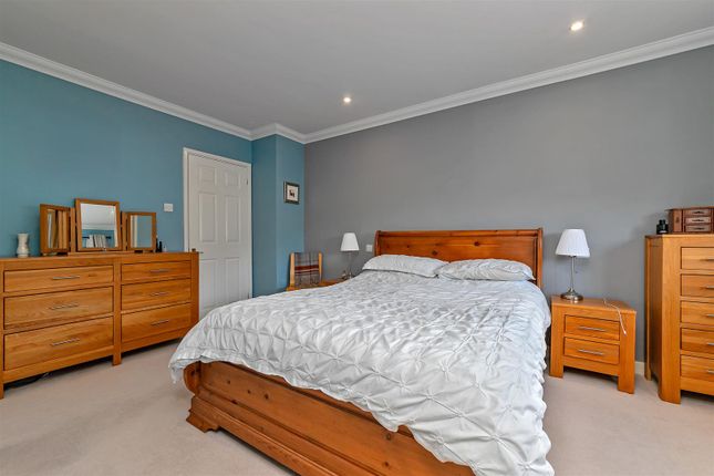 18Burghleyclose-75.Jpg