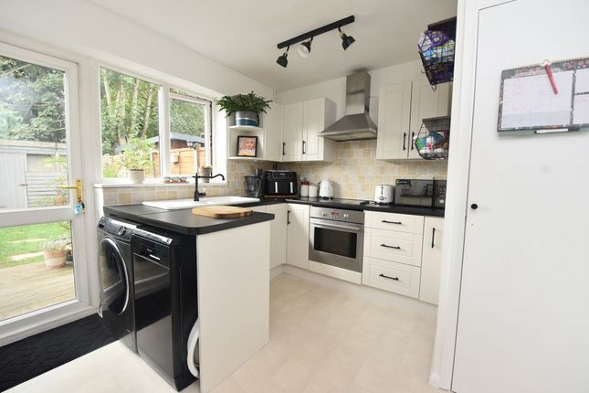 13 Swallowfield, Bedford photo 4