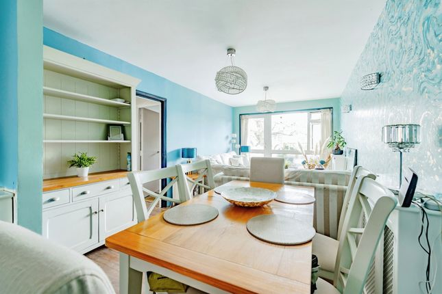 Flat for sale in Warwick Road, Redhill