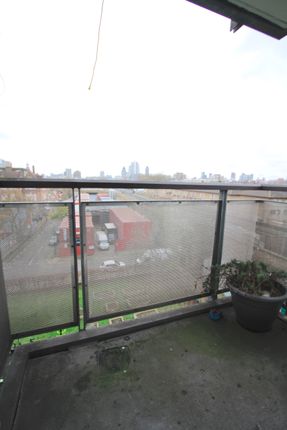 Flat to rent in Whiston Road, London