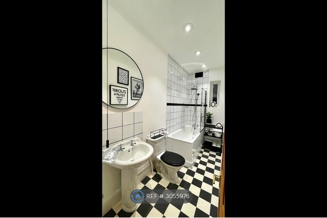 Flat D, Arthur Road Wimbledon, London photo 3