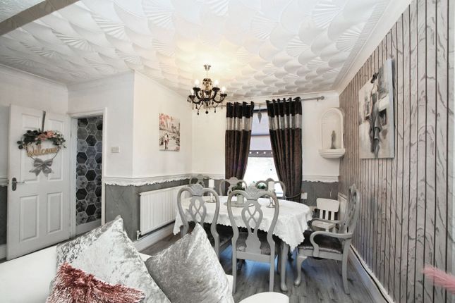 89, Amos Hill, Tonypandy photo 4