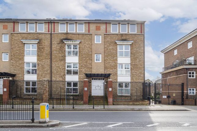 Thumbnail Flat for sale in Melville Place, Islington, London