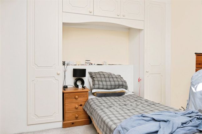 9, Norbury Court, Purton photo 4