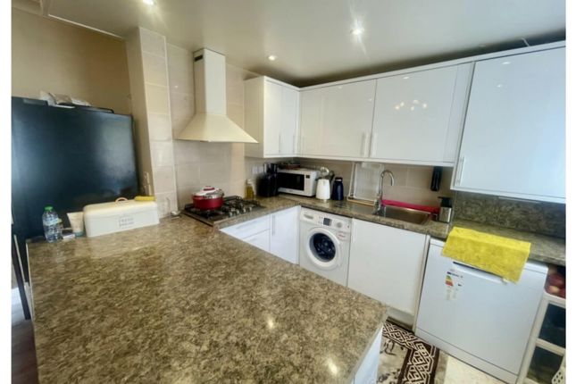 Stunning 3 Bed Semi Detached House In Southall Up For Rent