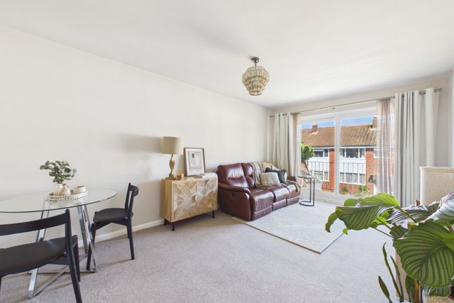 4, Malet Close, Gloucester photo 3