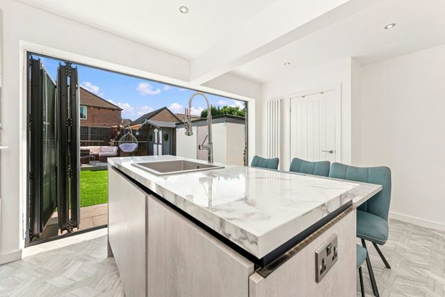 26, Lulworth Drive, Leeds photo 4