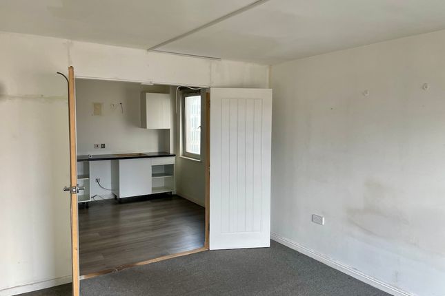 Flat for sale in Axon Place, Ilford