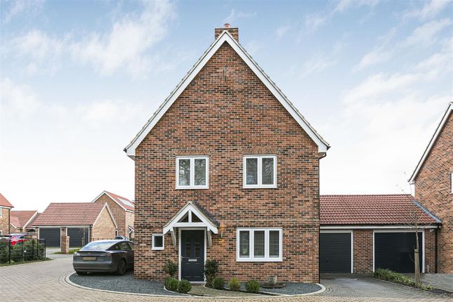 6, Webb Close, Hardwick photo 2