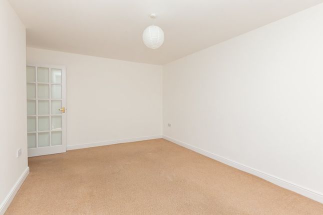 49, Whitehead Way, Aylesbury photo 4