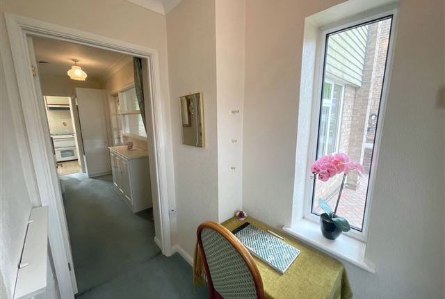 17, Whiston Grange, Rotherham photo 3