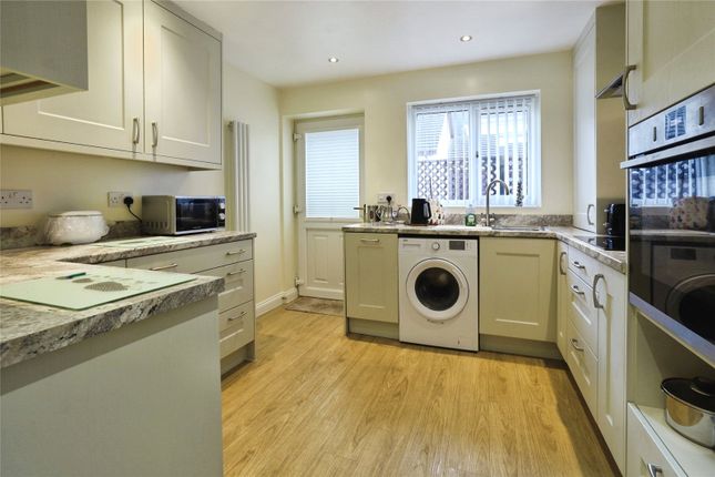 1, Pebble Close, Bideford photo 3