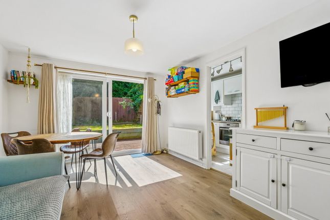 3 Inglewood, Pixton Way, Croydon photo 2