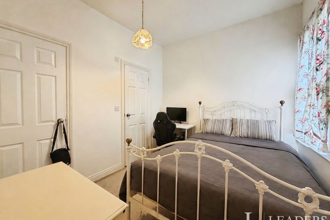 Room 4, 37, Mill Road, Essex photo 2