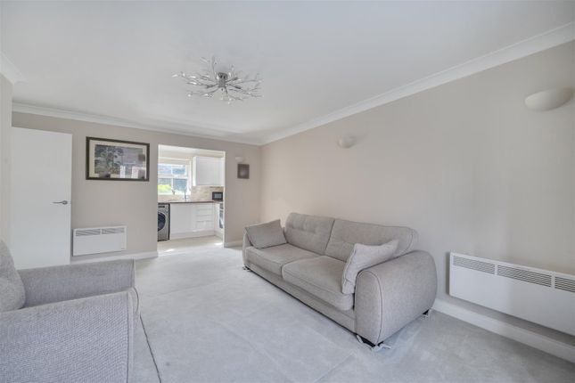 2, Talavera Close, Crowthorne photo 3