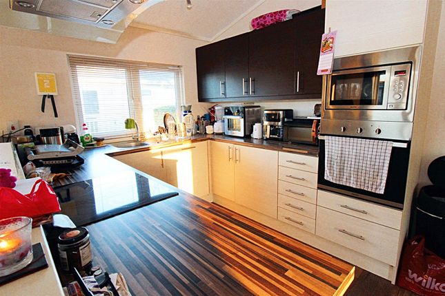 8, Orchard Close, Elm Farm Country Park, Clacton-On-Sea photo 2