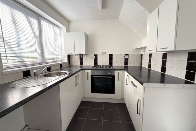 96, Millfield Gardens, Kidderminster photo 3