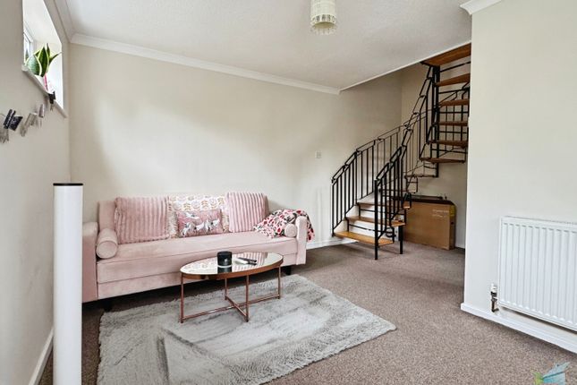 93, Manorfield, Ashford photo 4