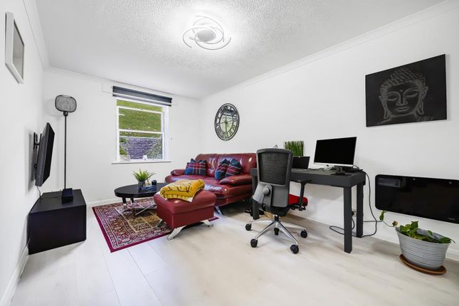 Flat to rent in Dale Road, Reading