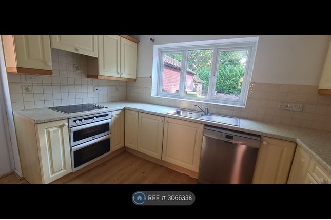 Saffron Close, Taunton photo 5