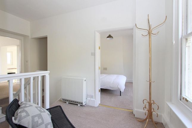 Flat to rent in London Road West, Bath