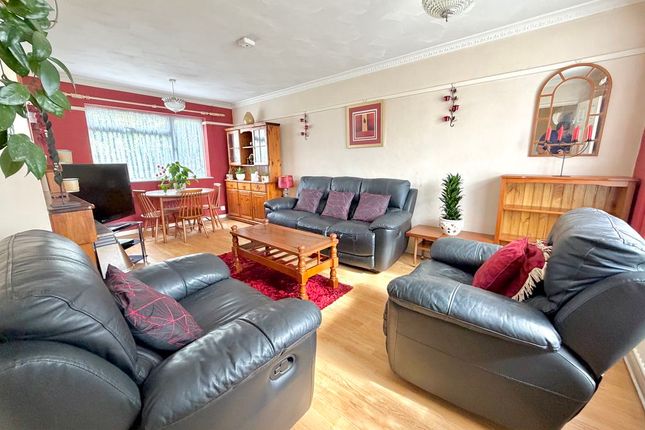 326, Poynters Road, Luton photo 3