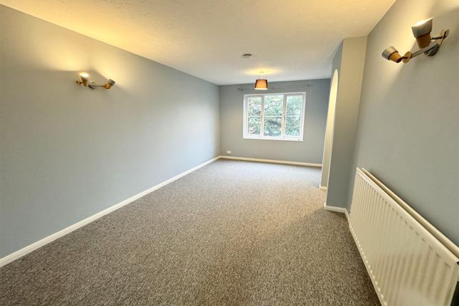 34, Taverner Close, Poole photo 4