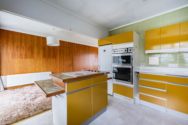 17 Spruce Drive, Lenzie, Glasgow photo 3