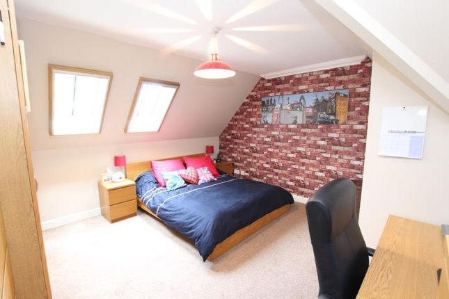 Flat 5, The Farmhouse, Woking photo 4