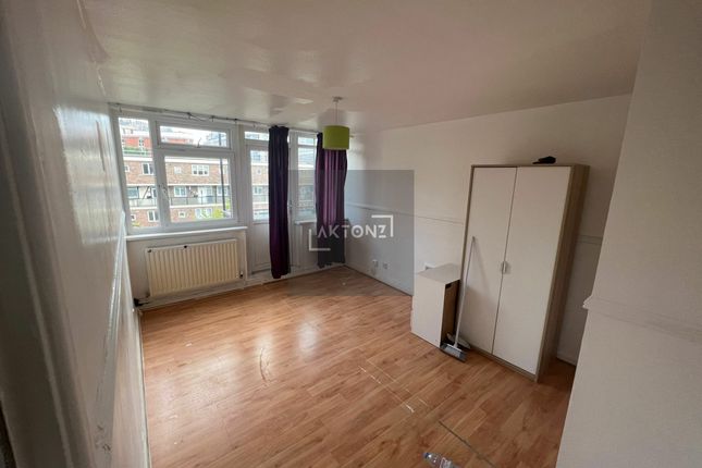 Flat to rent in Buxton Court, Thoresby Street, Islington, London