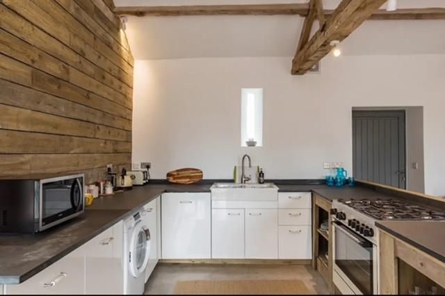 Kitchen 2.Jpg