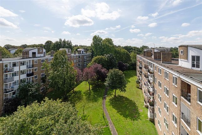 Flat for sale in Innes Gardens, London