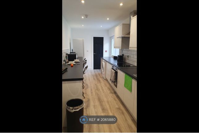 Room to rent in Queens Road, Stoke-On-Trent