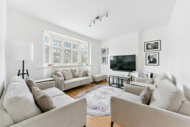 Hillcross Avenue (9).Jpg