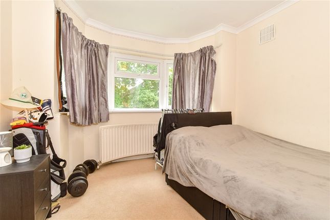 Kingsley Grove, Reigate photo 4