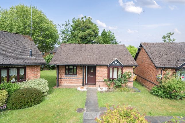 2-bed bungalow on 22, Sherwood Gardens, Oxfordshire, £325,000
