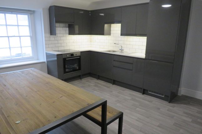 Room 1, 18, High Street, CALNE photo 4