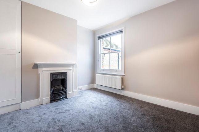 Terraced house to rent in Queens Road, Windsor