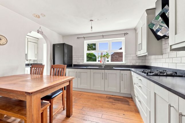 4 Helmsley Close, Chesterfield photo 4