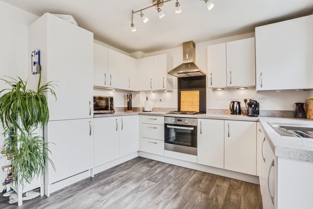 40, Paddock Rise, WAKEFIELD photo 4