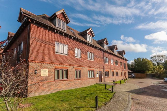 Thumbnail Flat for sale in Colemans Way, Hurst Green, Etchingham