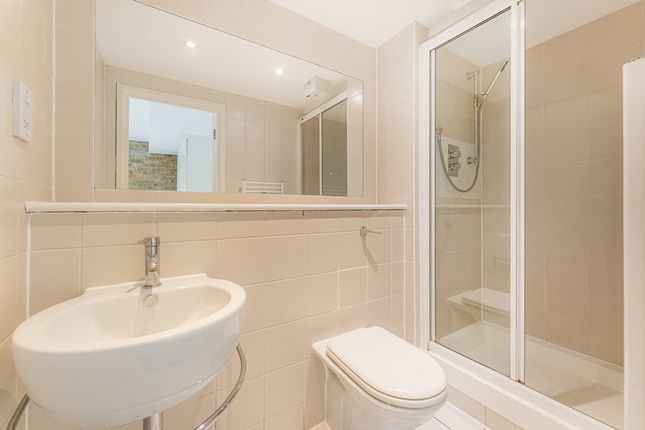 Flat for sale in Old Ford Road, London