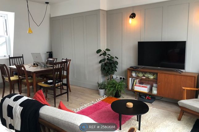 Living And Dining Areas